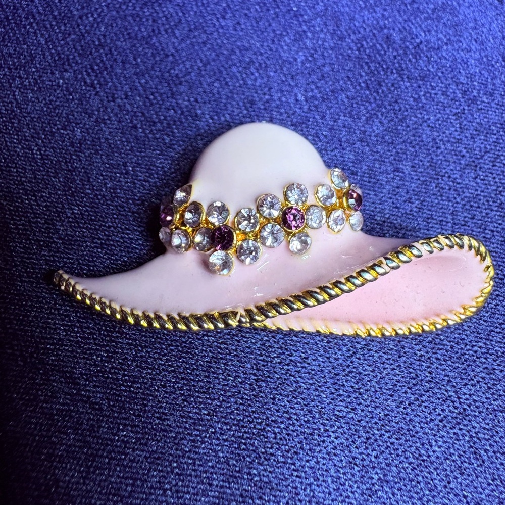😎🌺Brooch Pin Pink Enamel Hat Bonnet with Rhinestone Flowers Floral Gold